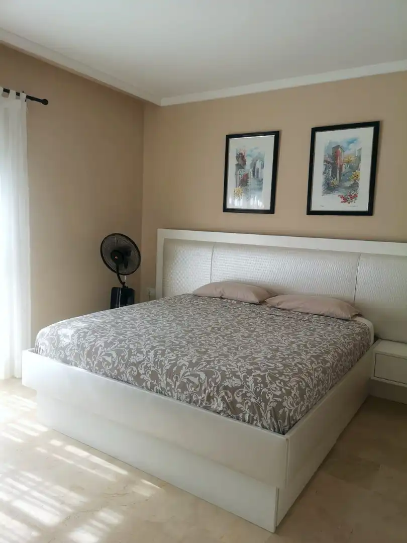 Habitación de Casa adosada de alquiler en Marbella con Aire acondicionado, Jardín privado y Terraza
