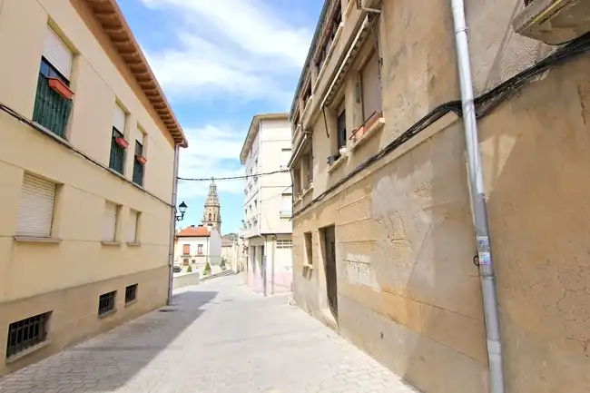 Vista exterior de Piso en venta en Oyón-Oion