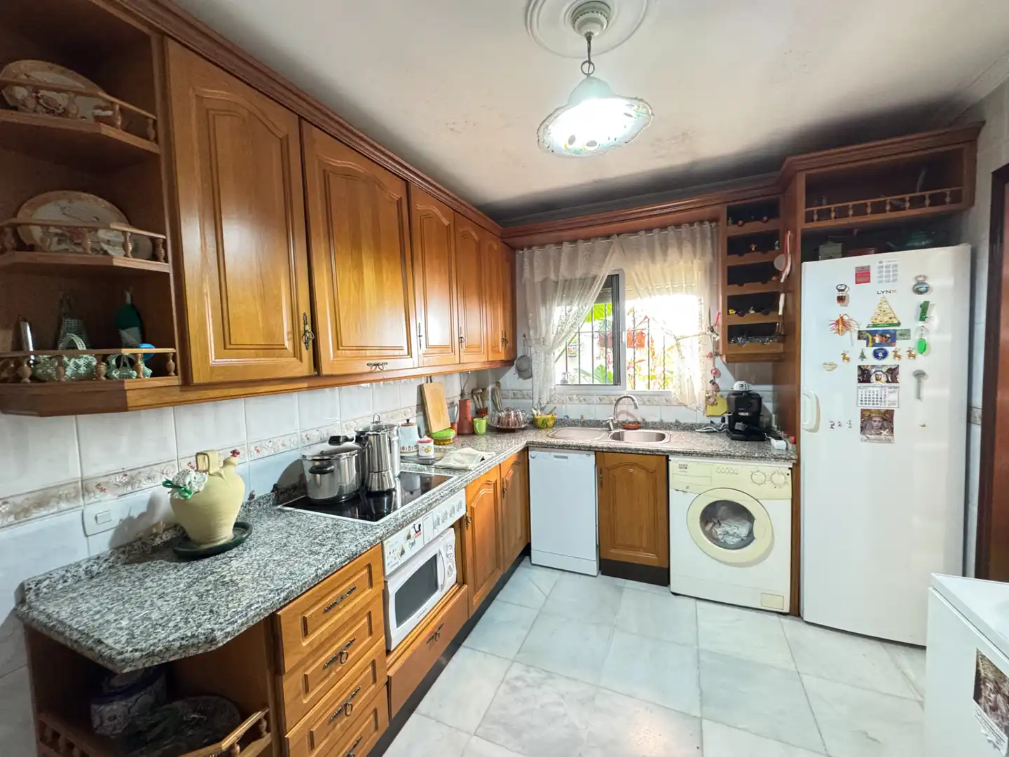 Kitchen of Houses for sale in Sevilla  with Air Conditioner, Private garden and Terrace