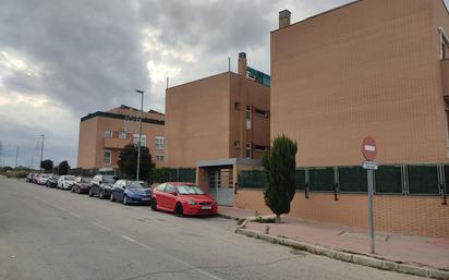 Vista exterior de Pis en venda en Loeches amb Aire condicionat, Calefacció i Traster