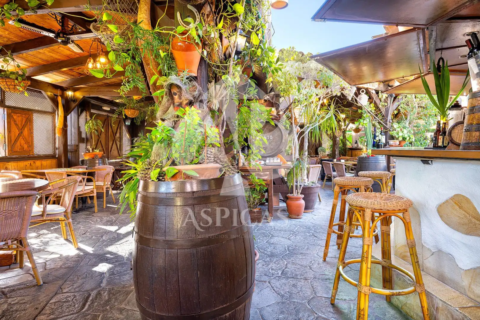 Commercial properties for sale in Montaña - La Data