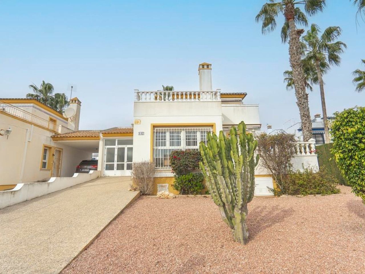 Exterior view of Single-family semi-detached for sale in Orihuela  with Air Conditioner, Heating and Private garden