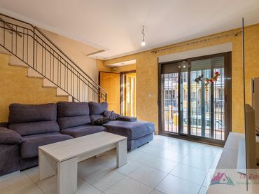 Triplex con balcone in vendita a Roche