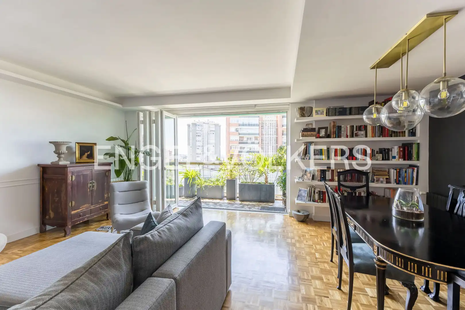 Exterior view of Flat for sale in Madrid  with Air Conditioner, Heating and Parquet flooring