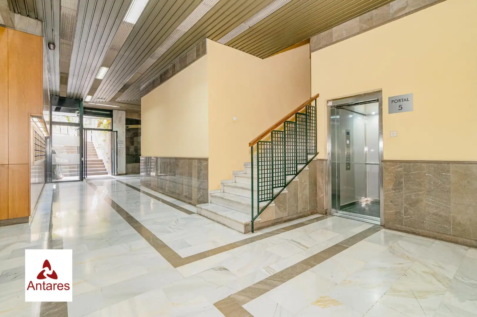 Piso en venta en Granada con Calefacción y Amueblado
