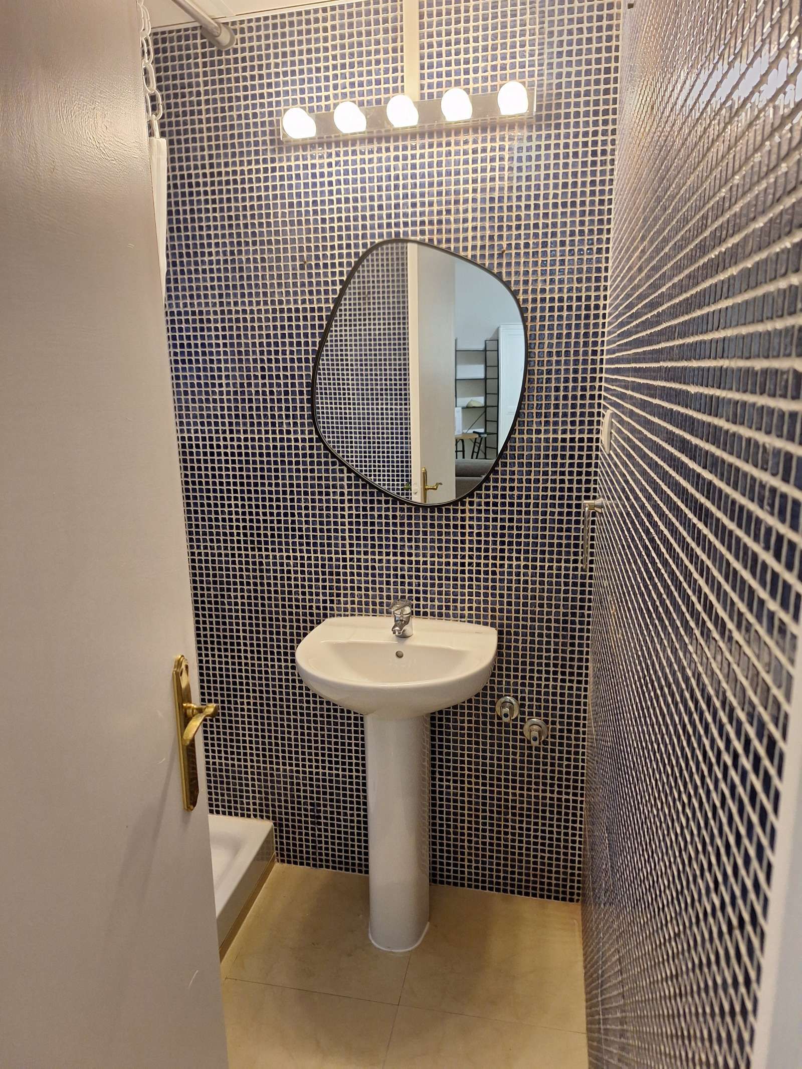 Bany de Estudi per a compartir en  Sevilla Capital amb Aire condicionat, Terrassa i Moblat