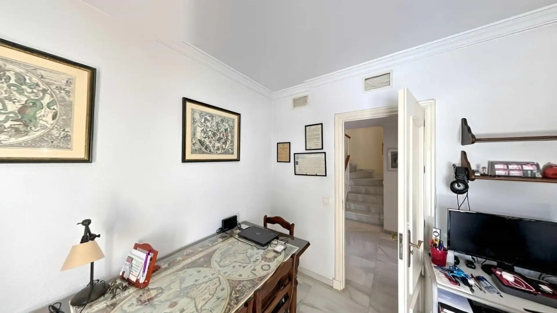 Einfamilien-Reihenhaus zum Verkauf in Estepona mit Heizung, Privatgarten und Terrasse