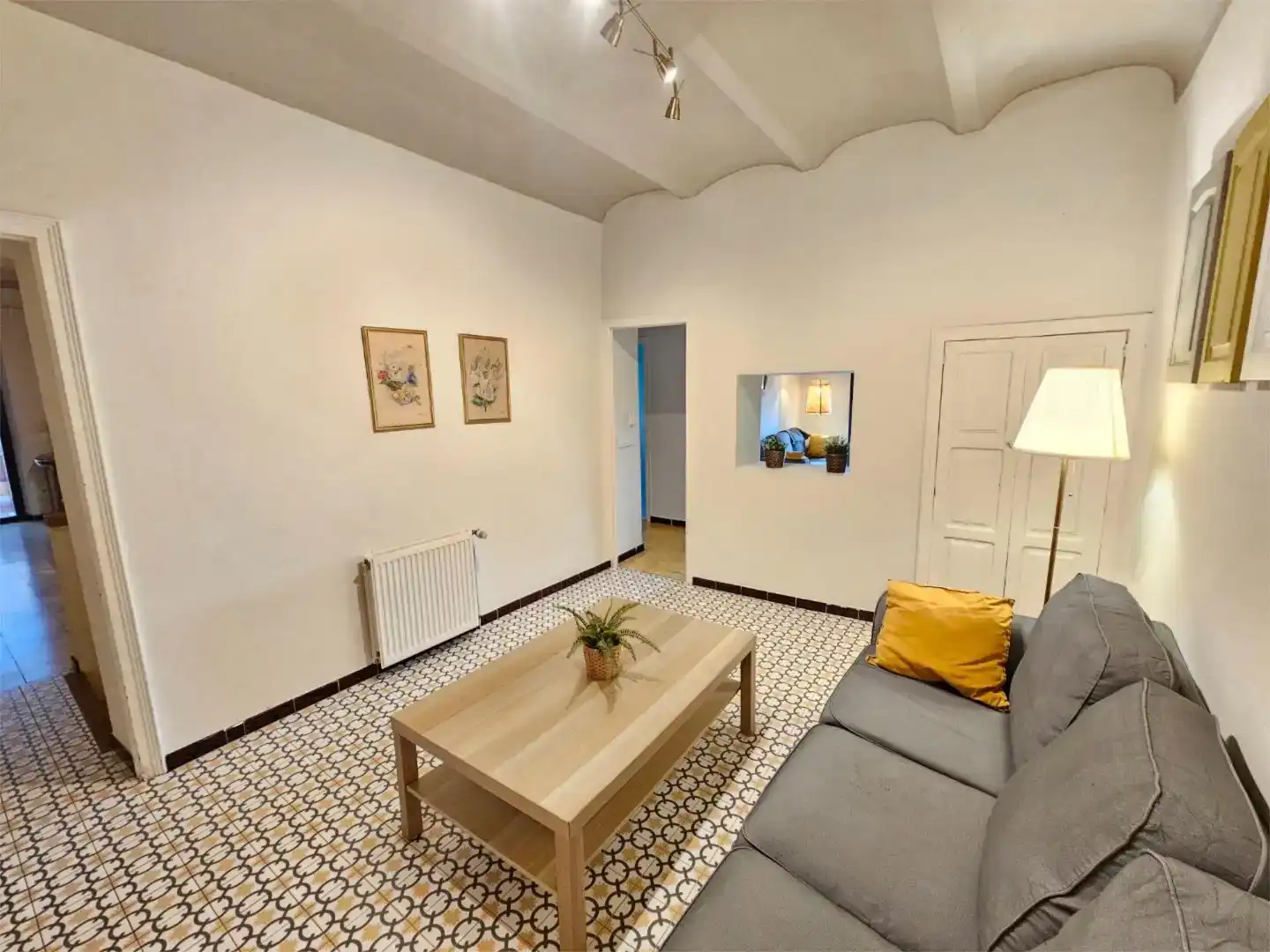 Sala de estar de Finca rústica en venta en Sant Mori con Aire acondicionado, Jardín privado y Piscina