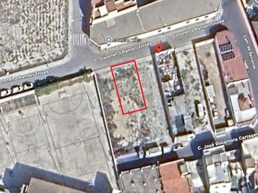 Terreno residencial en venta en Calle Coronel Ramón Trives 3