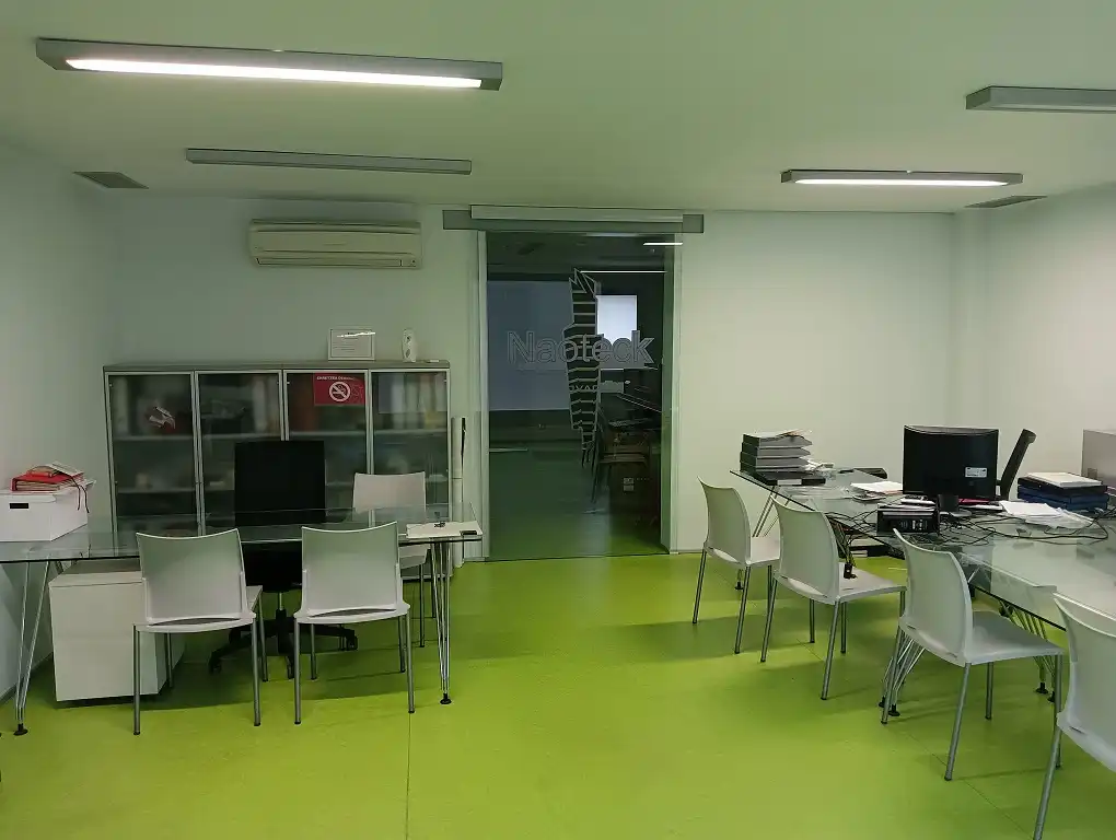 Local en venda en  Pamplona / Iruña amb Aire condicionat, Moblat i Internet
