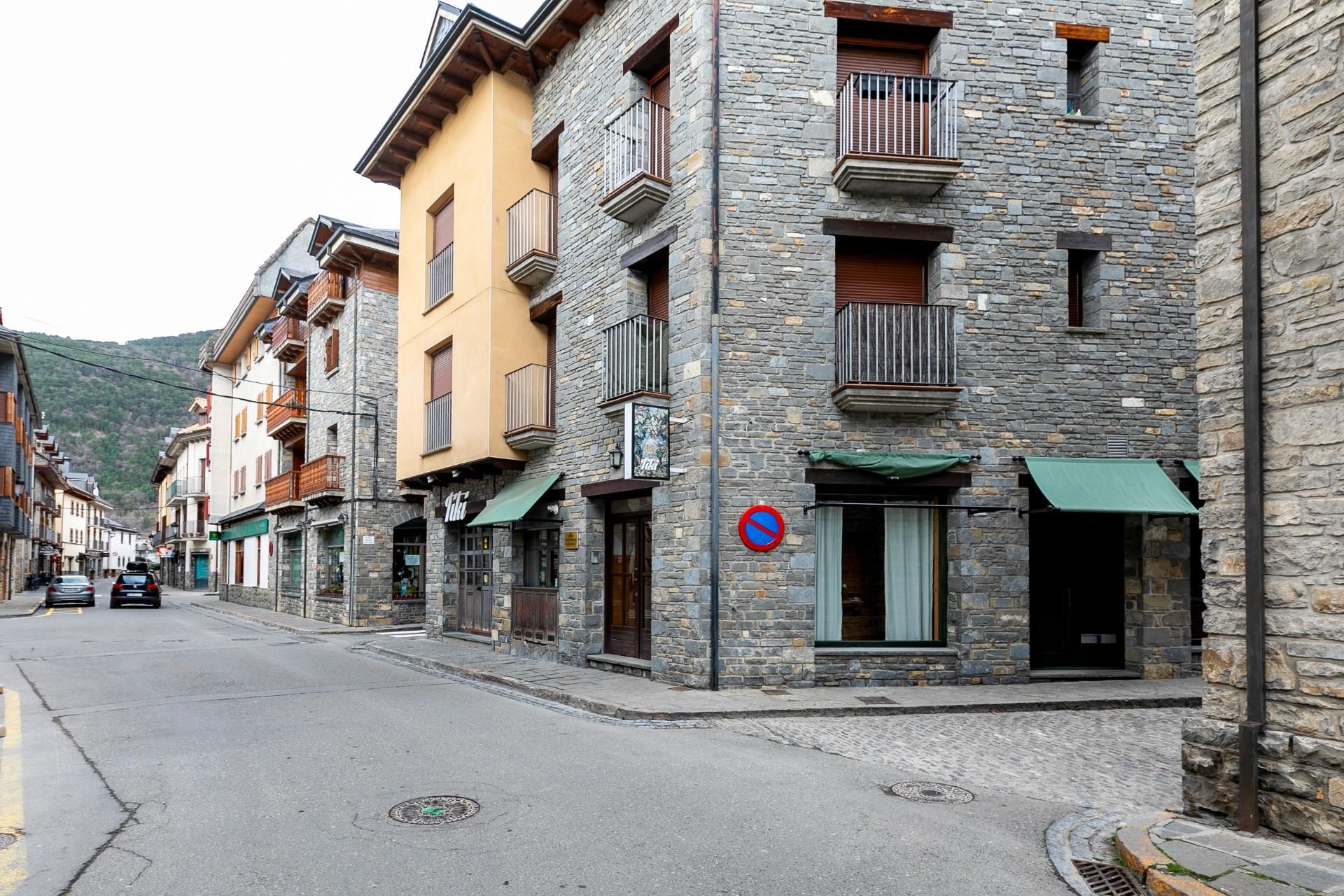 Vista exterior de Pis en venda en Biescas amb Calefacció