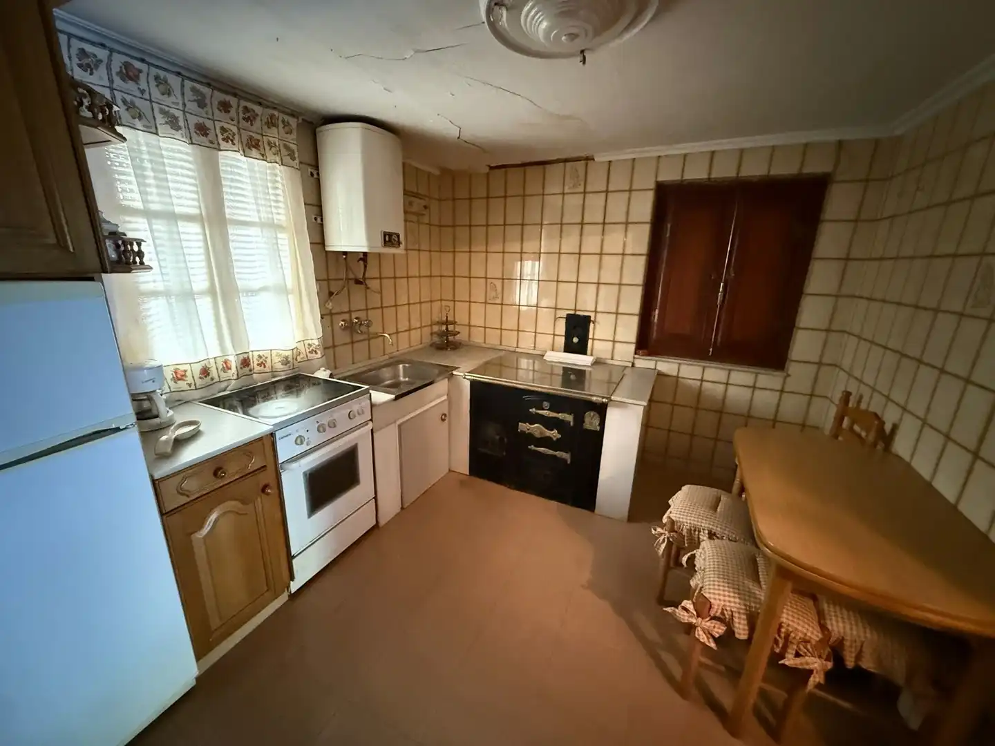 Cocina de Casa o chalet en venta en Oviedo  con Jardín privado, Parquet y Trastero