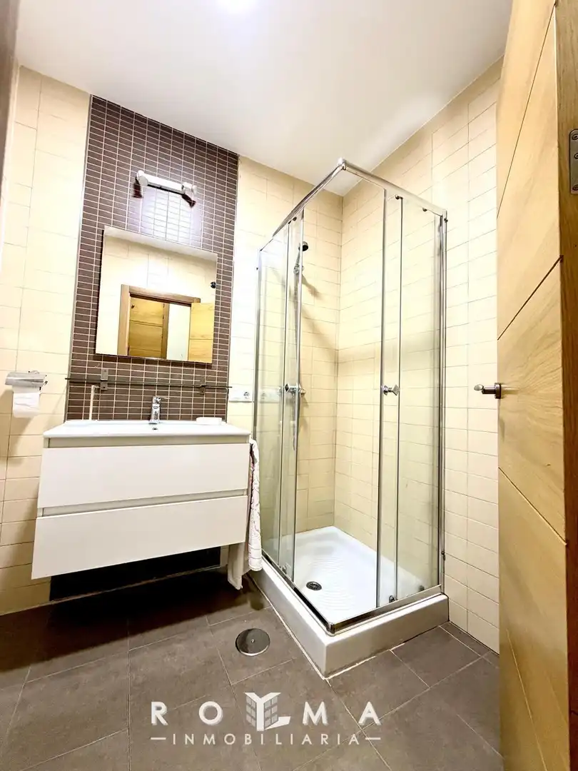 Bany de Estudi en venda en Dos Hermanas amb Aire condicionat i Piscina comunitària