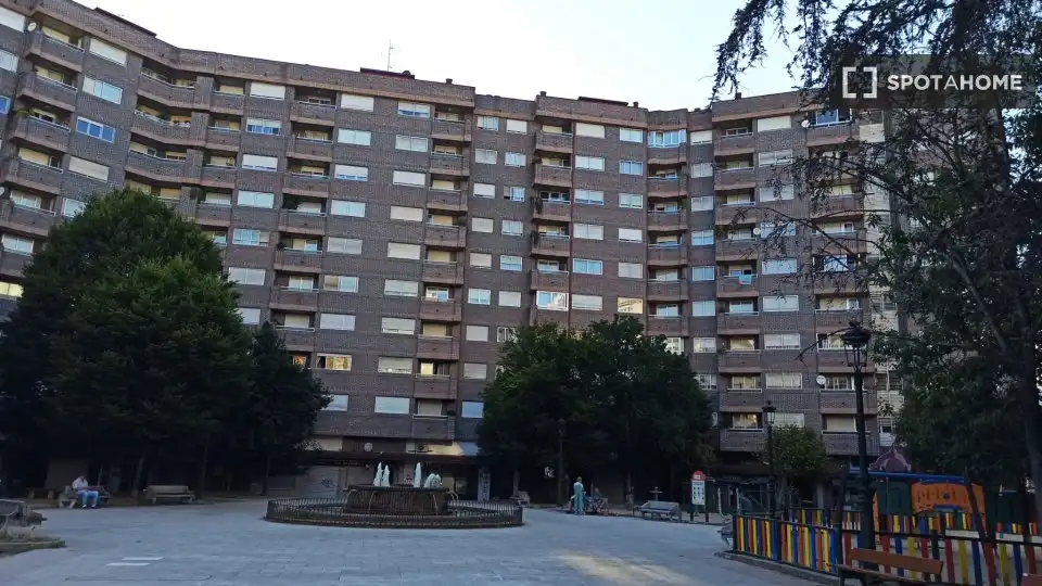 Room in Plaza Industria
