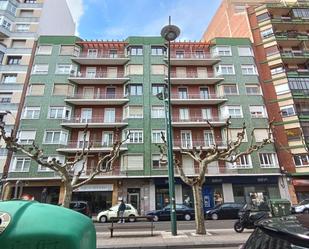 Exterior view of Flat to rent in León Capital   with Heating, Terrace and Storage room