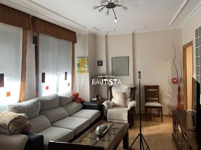 Living room of Single-family semi-detached for sale in Valdepeñas  with Air Conditioner, Heating and Terrace