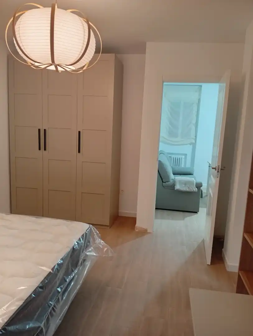 Schlafzimmer von Wohnungen zur Miete in Granada mit Heizung, Möbliert und Waschmaschine