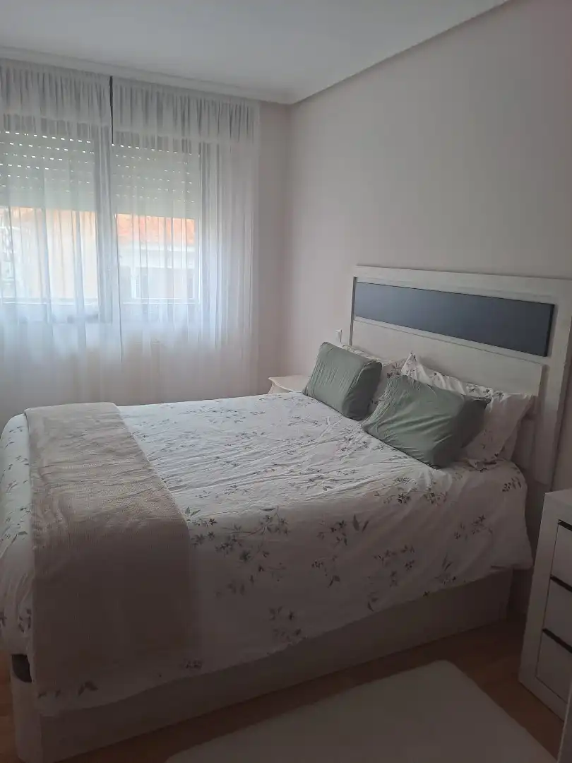 Dormitori de Apartament de lloguer en Santoña amb Terrassa i Moblat