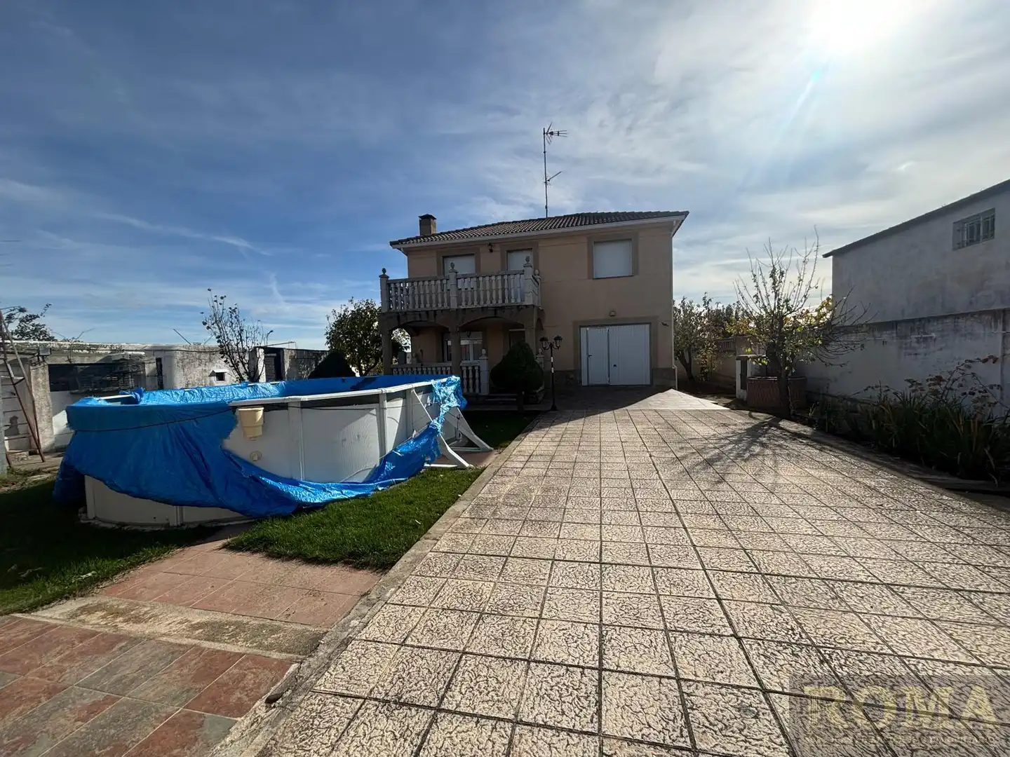 Vista exterior de Casa o xalet en venda en Calvarrasa de Abajo amb Aire condicionat, Calefacció i Terrassa