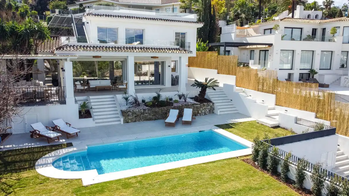 Xalet amb piscina en venda a Nueva Andalucía