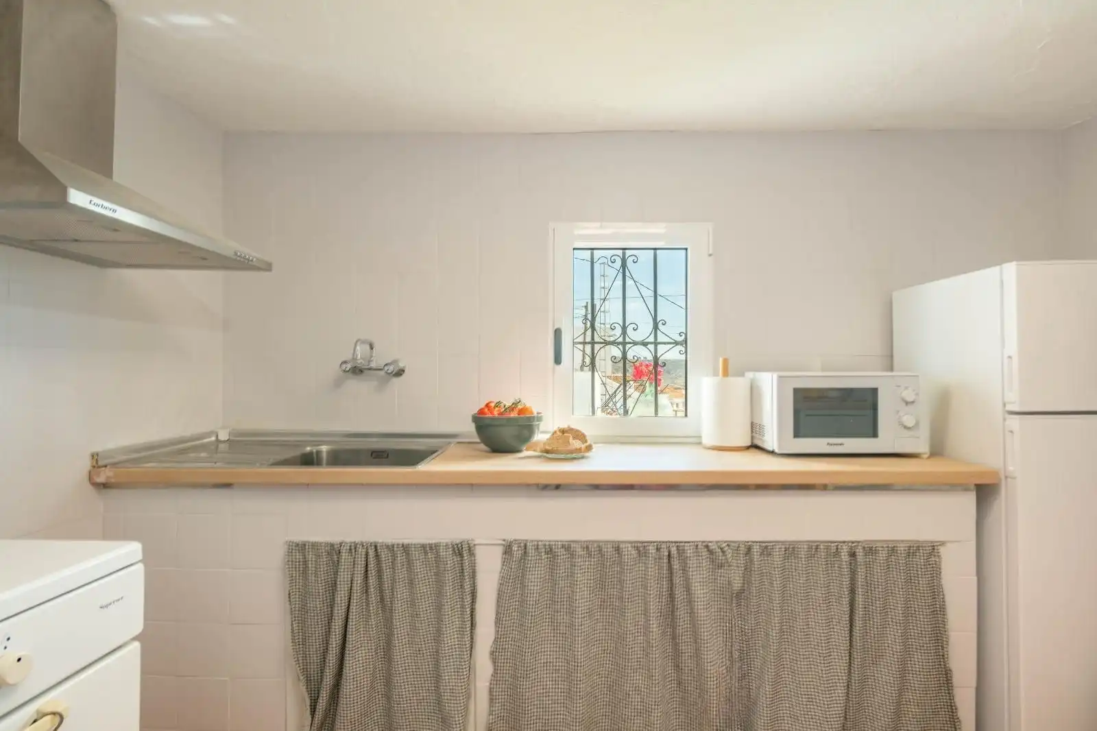 Kitchen of Country homes for sale in Moclinejo  with Air Conditioner, Private garden and Terrace