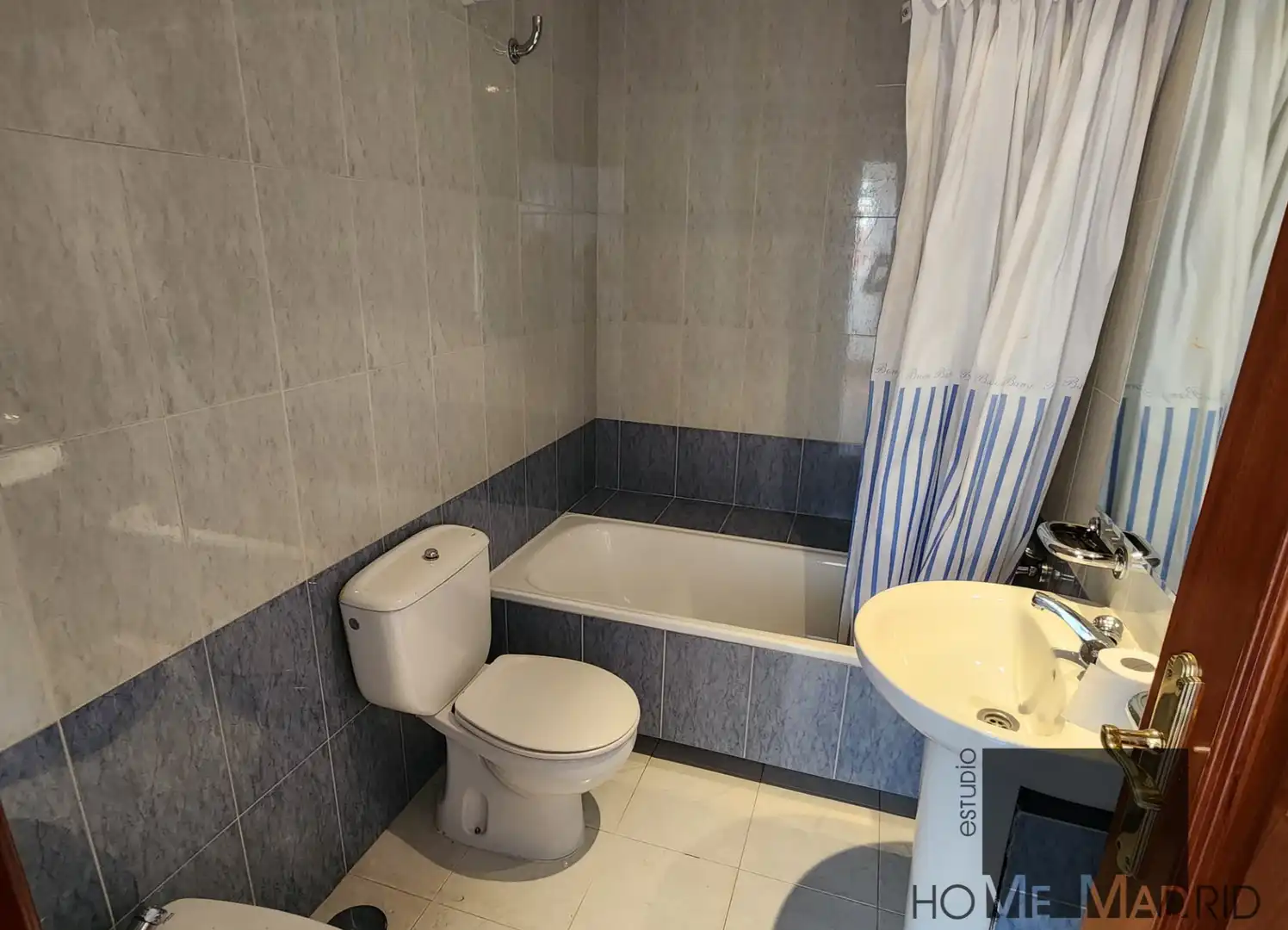 Bany de Dúplex de lloguer en Madrid amb Aire condicionat i Calefacció
