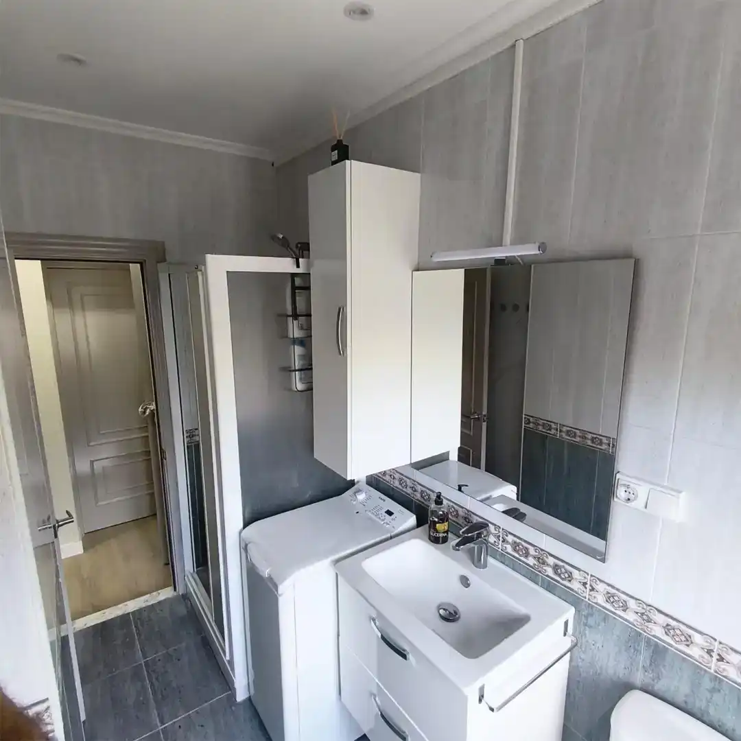 Bathroom of Flat for share in Castrillón  with Parquet flooring and Furnished