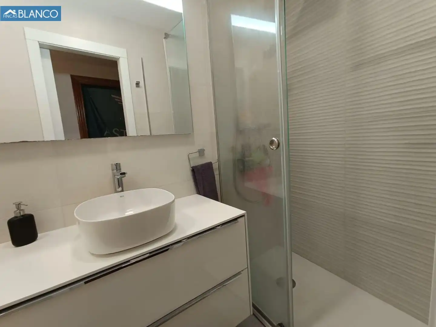 Baño de Piso en venta en L'Hospitalet de Llobregat con Aire acondicionado, Calefacción y Parquet