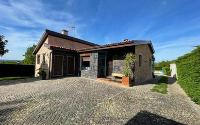 Vista exterior de Casa o xalet en venda en O Pereiro de Aguiar  amb Piscina