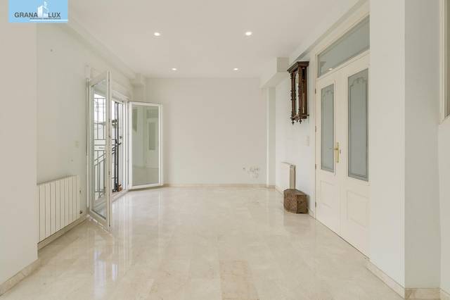 Casa adosada en Venta en Calle Hipócrates en San Miguel