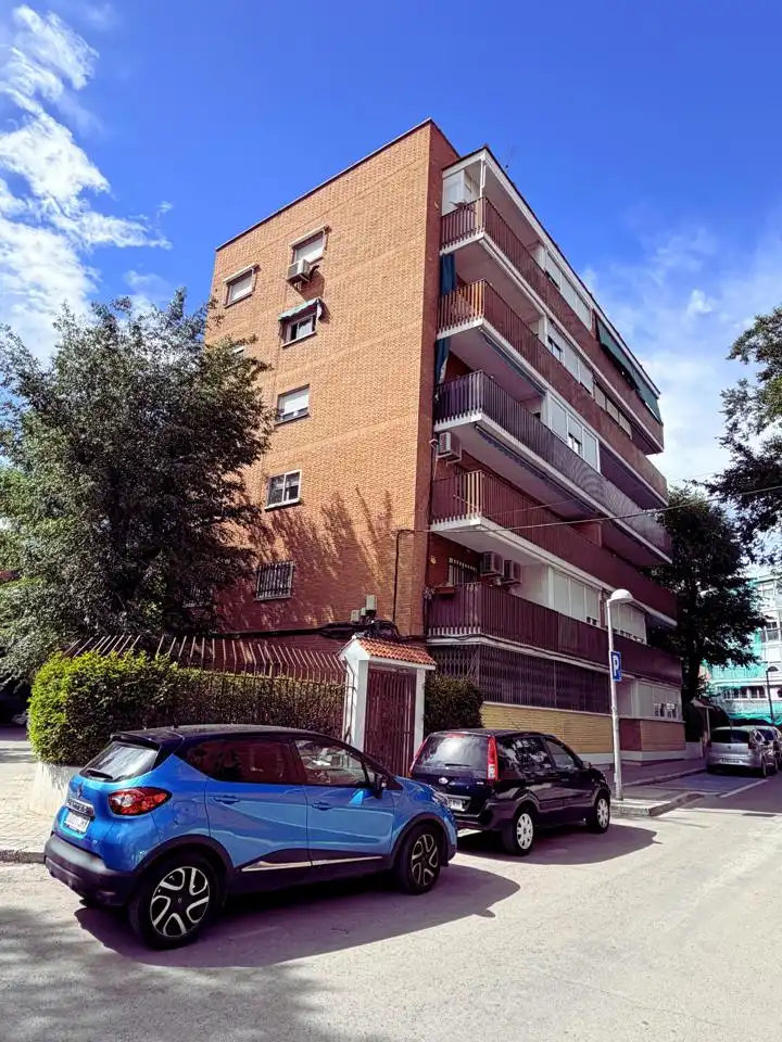 Vista exterior de Piso en venta en  Madrid Capital con Terraza