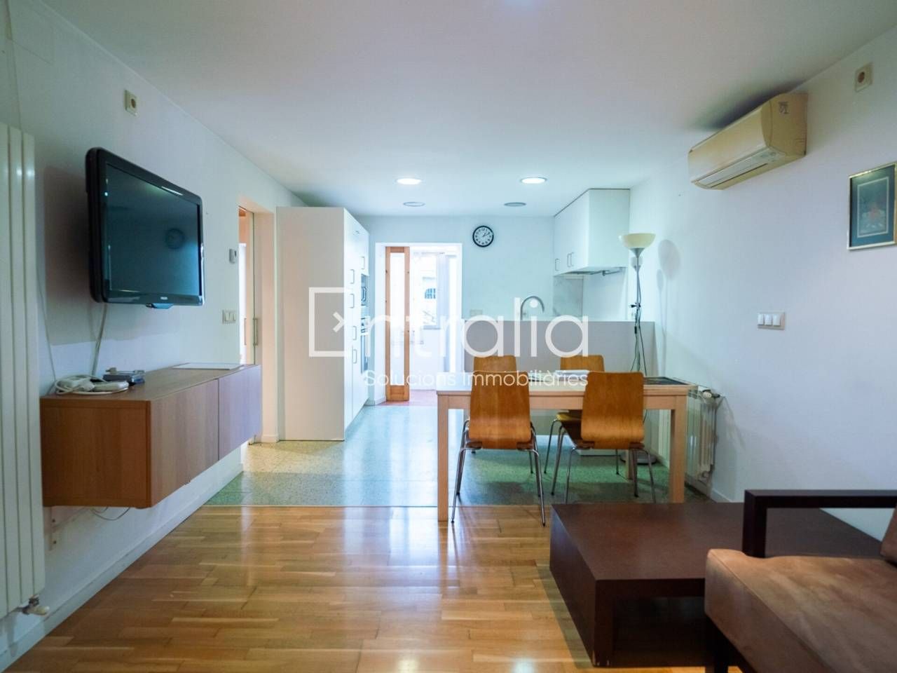 Living room of Flat for sale in Flaçà  with Air Conditioner, Heating and Parquet flooring