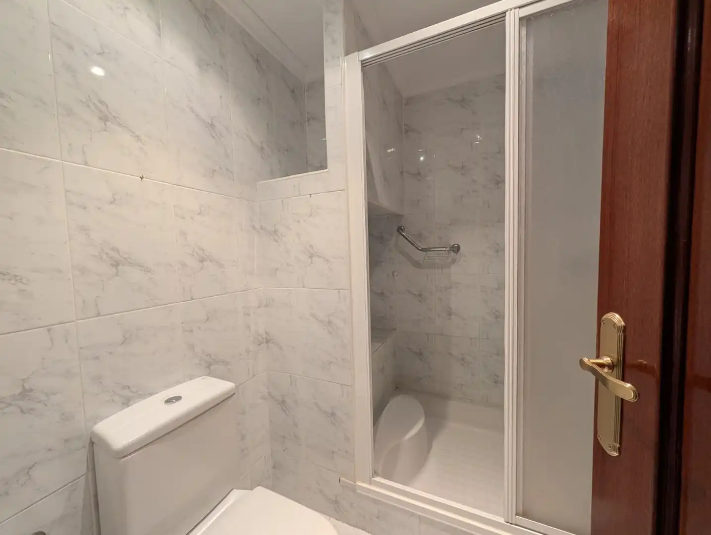 Baño de Apartamento en venta en Ezcaray con Calefacción, Terraza y Trastero