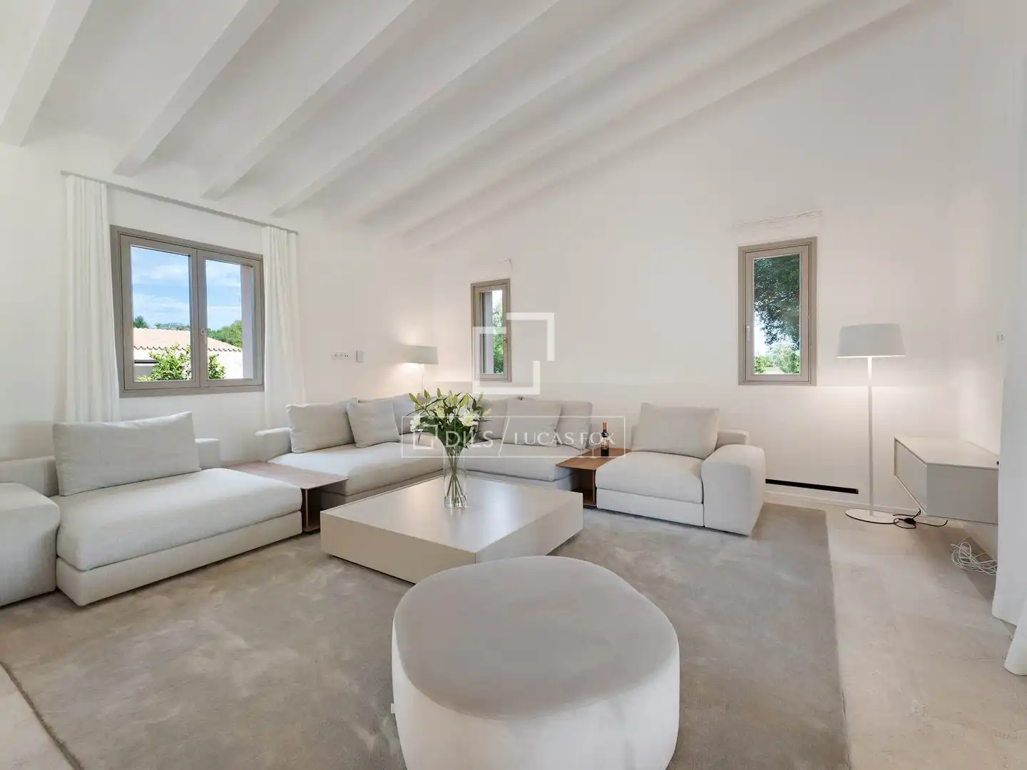 Sala de estar de Finca rústica en venta en Capdepera con Aire acondicionado, Calefacción y Jardín privado