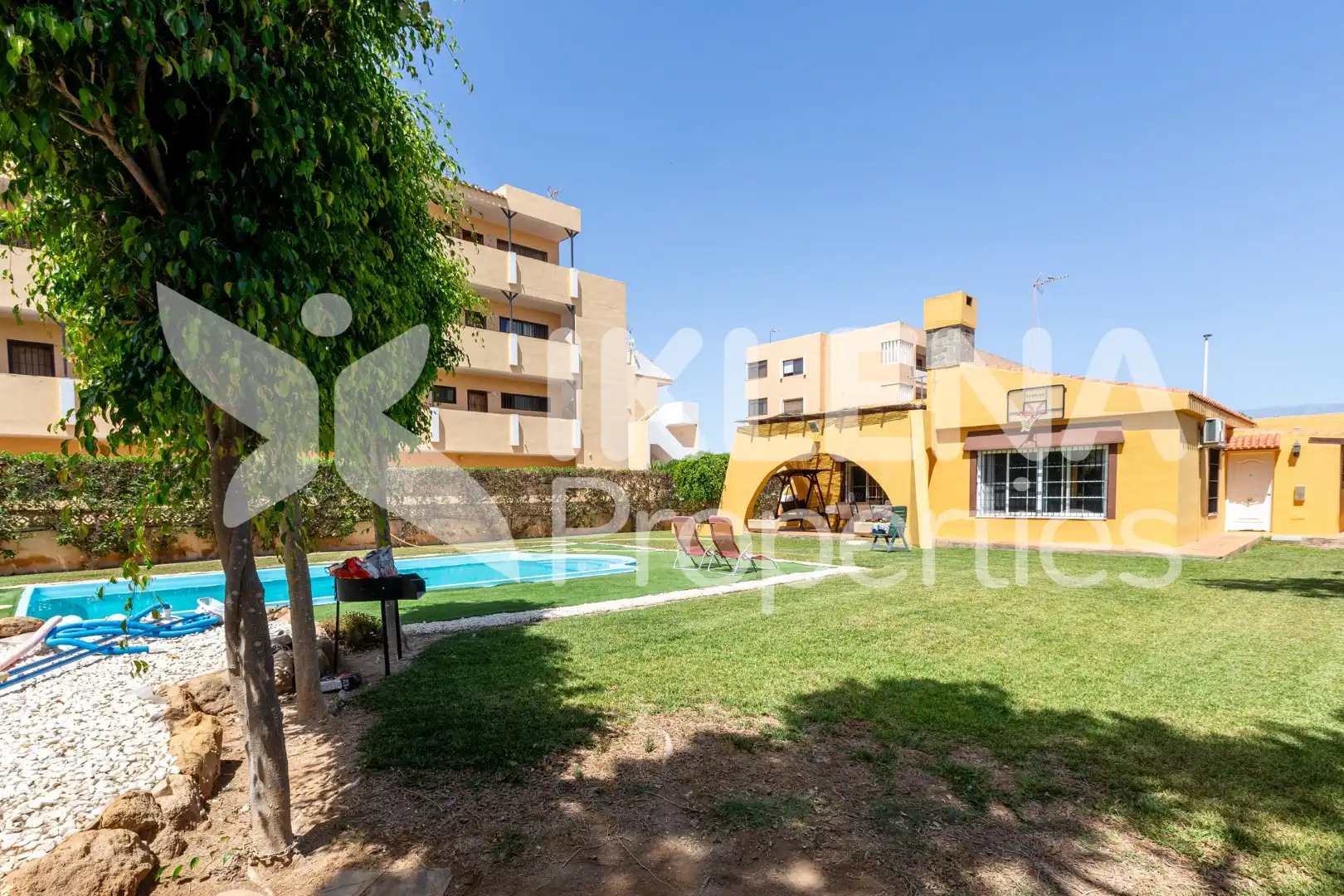 Exterior view of Houses for sale in Roquetas de Mar  with Air Conditioner, Private garden and Parquet flooring