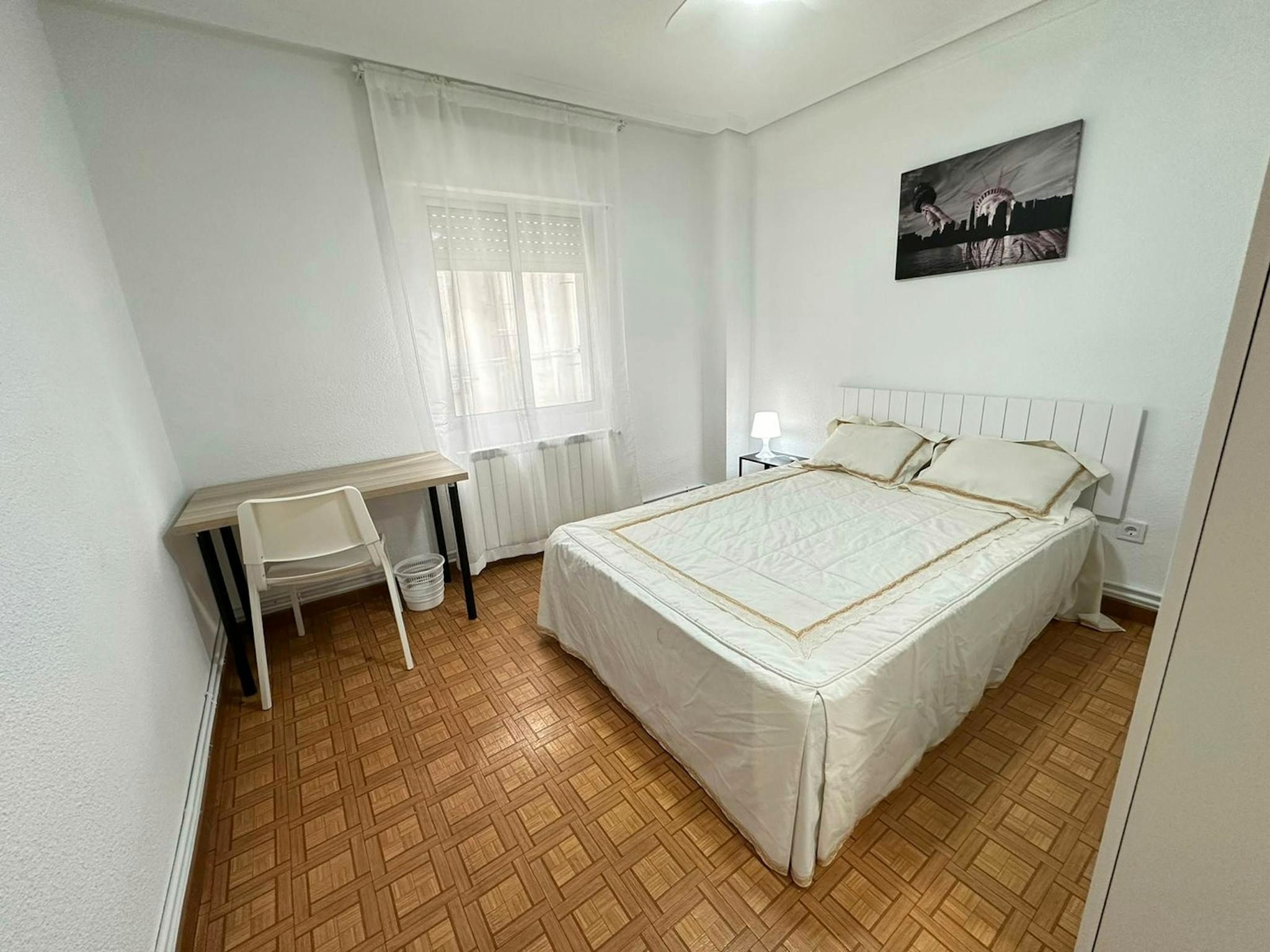 Flat to share in N/A, Santos