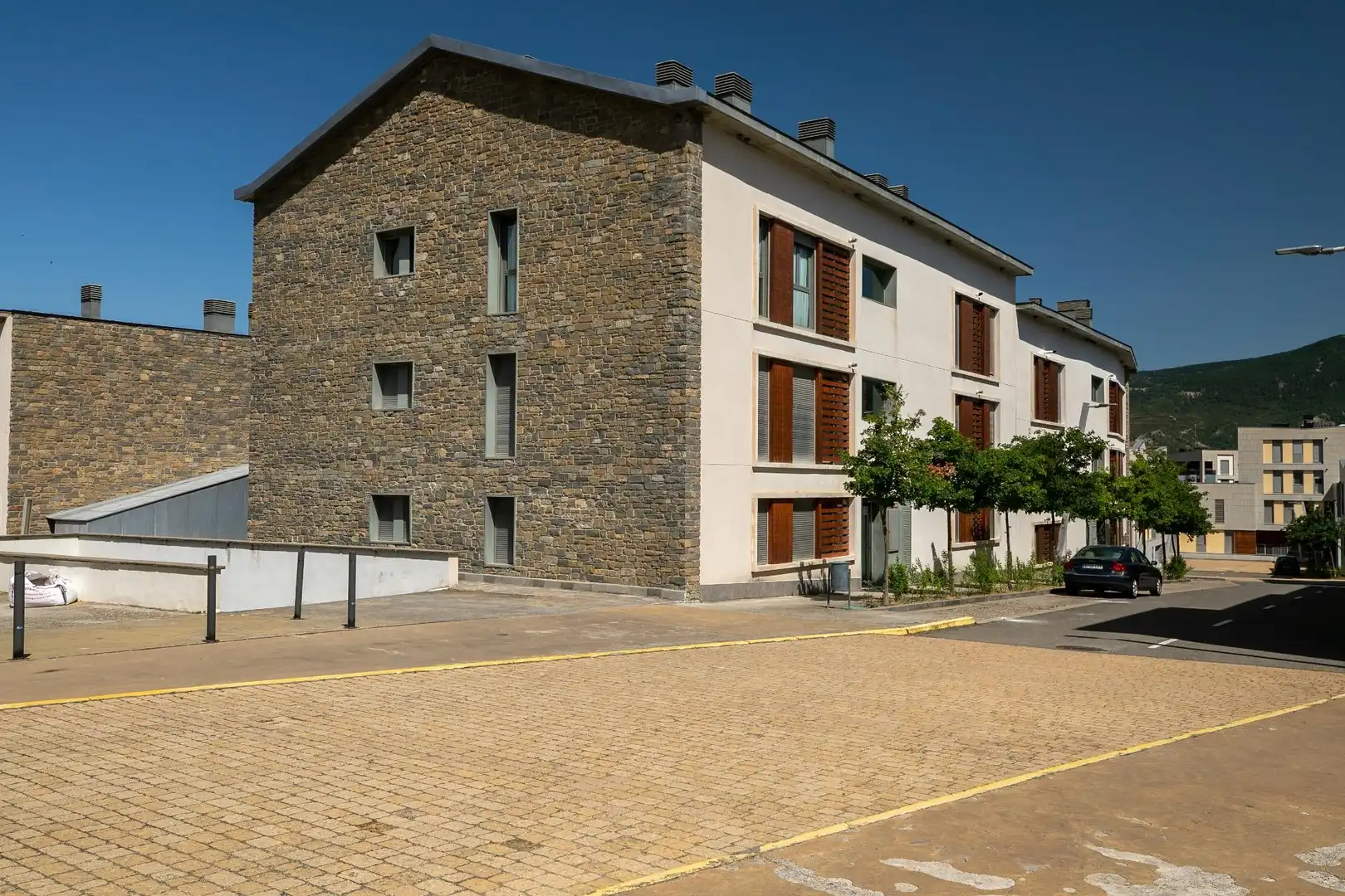 Vista exterior de Piso en venta en Sabiñánigo con Calefacción, Jardín privado y Terraza