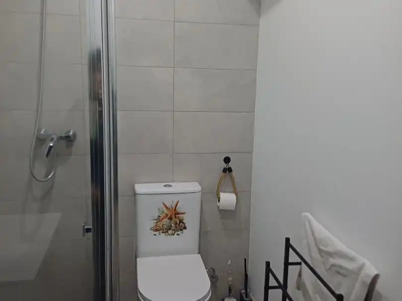 Badezimmer von Büro zur Miete in Santander mit Terrasse und Balkon