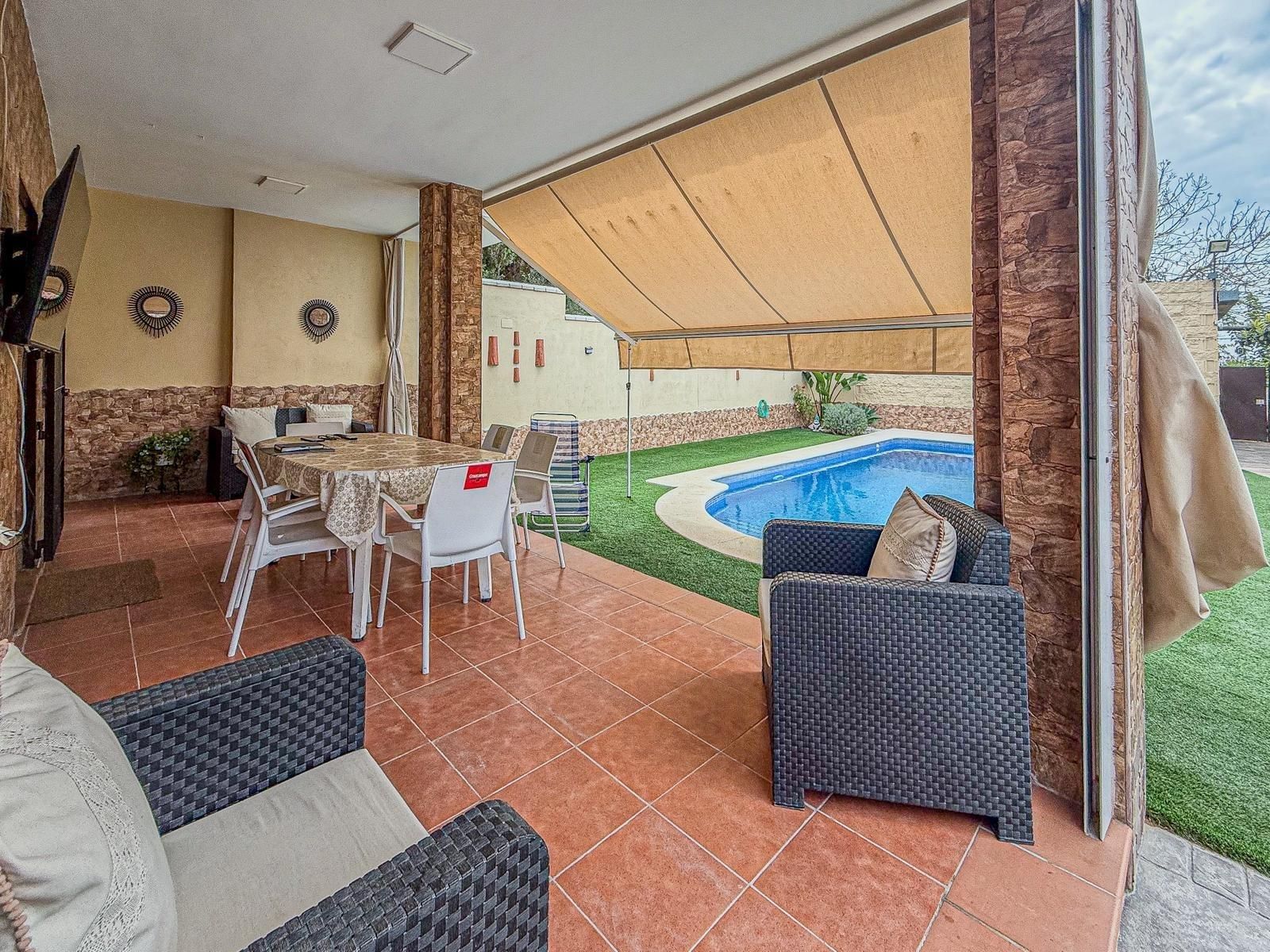 Jardí de Casa o xalet en venda en Dos Hermanas amb Aire condicionat, Jardí privat i Traster