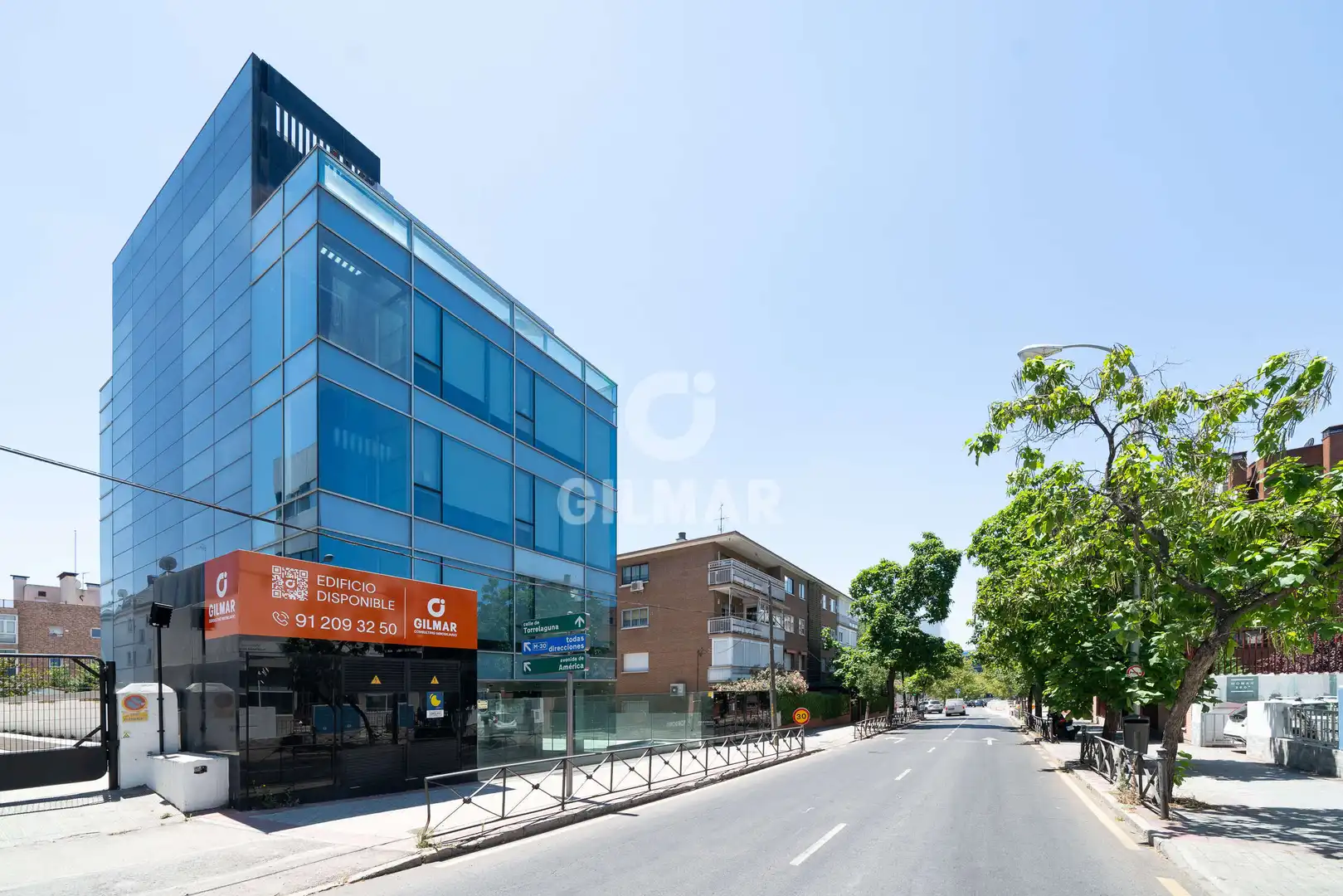 Außenansicht von Gebäude zur Miete in Madrid