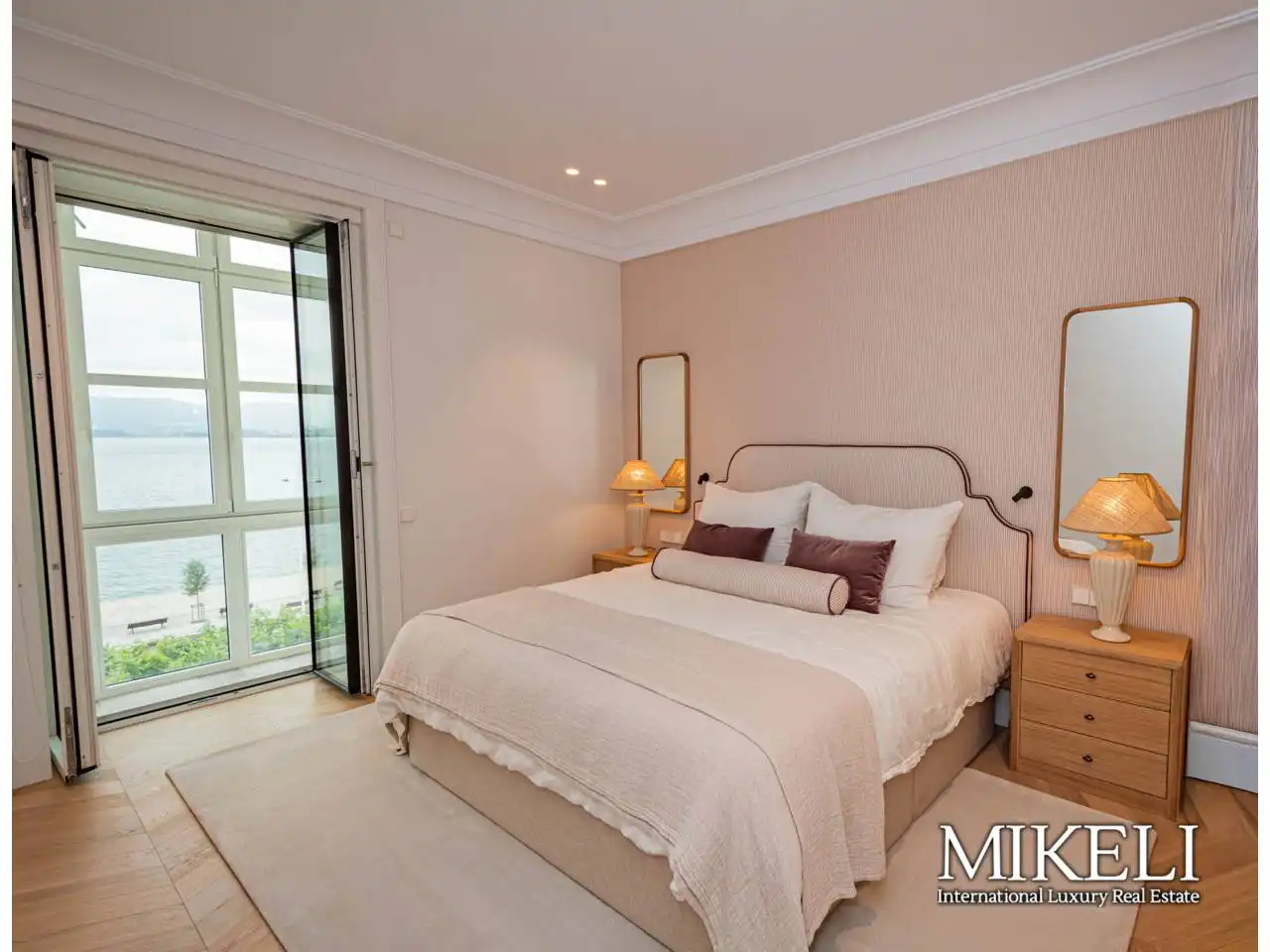 Schlafzimmer von Wohnung zur Miete in Santander mit Heizung, Möbliert und Balkon