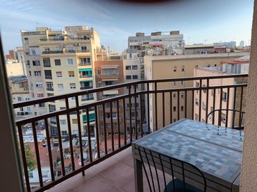 Appartamento con balcone in affitto a Carrer de Trinxant 96