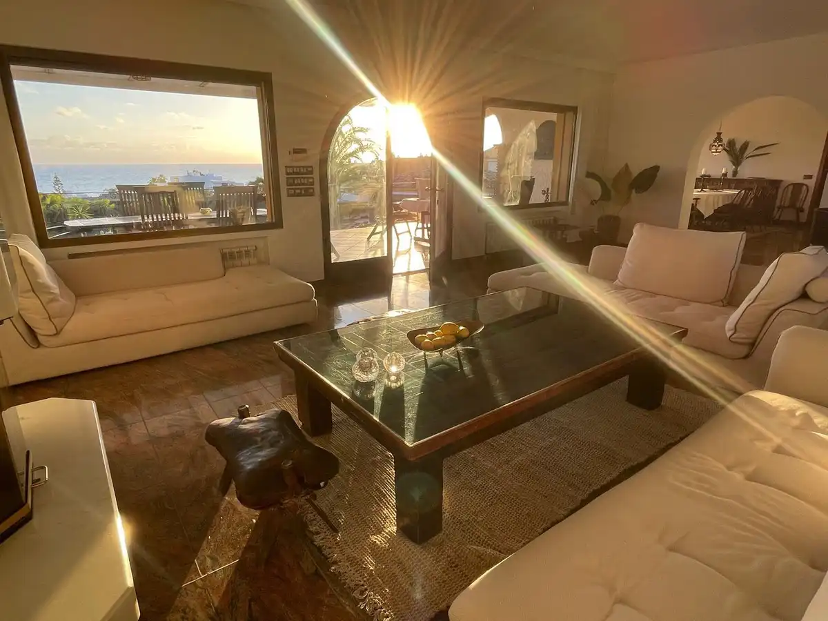 Sala d'estar de Casa o xalet de lloguer en Marbella amb Aire condicionat, Jardí privat i Terrassa