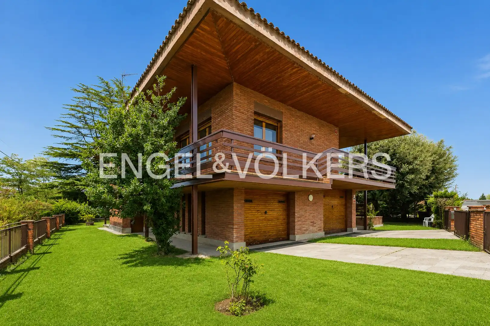 Vista exterior de Casa o chalet en venta en Manlleu con Calefacción, Jardín privado y Terraza