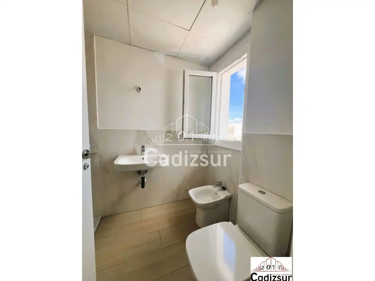 Baño de Casa adosada en venta en Puerto Real con Aire acondicionado, Calefacción y Jardín privado