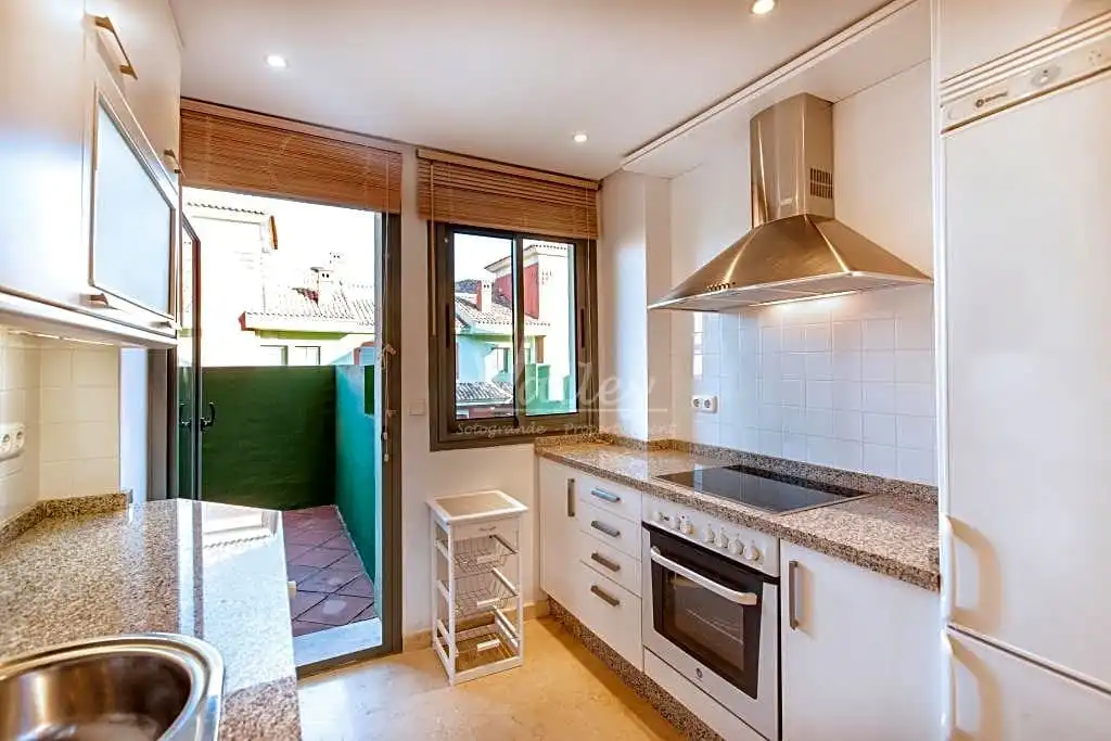 Cocina de Ático de alquiler en Sotogrande con Aire acondicionado, Calefacción y Terraza