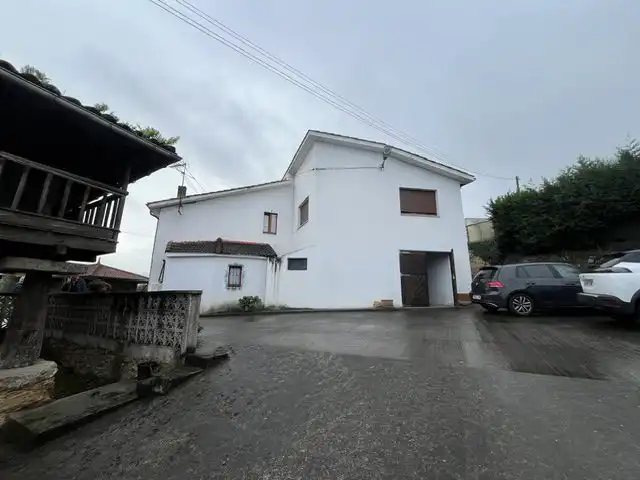 House for sale in Llanera