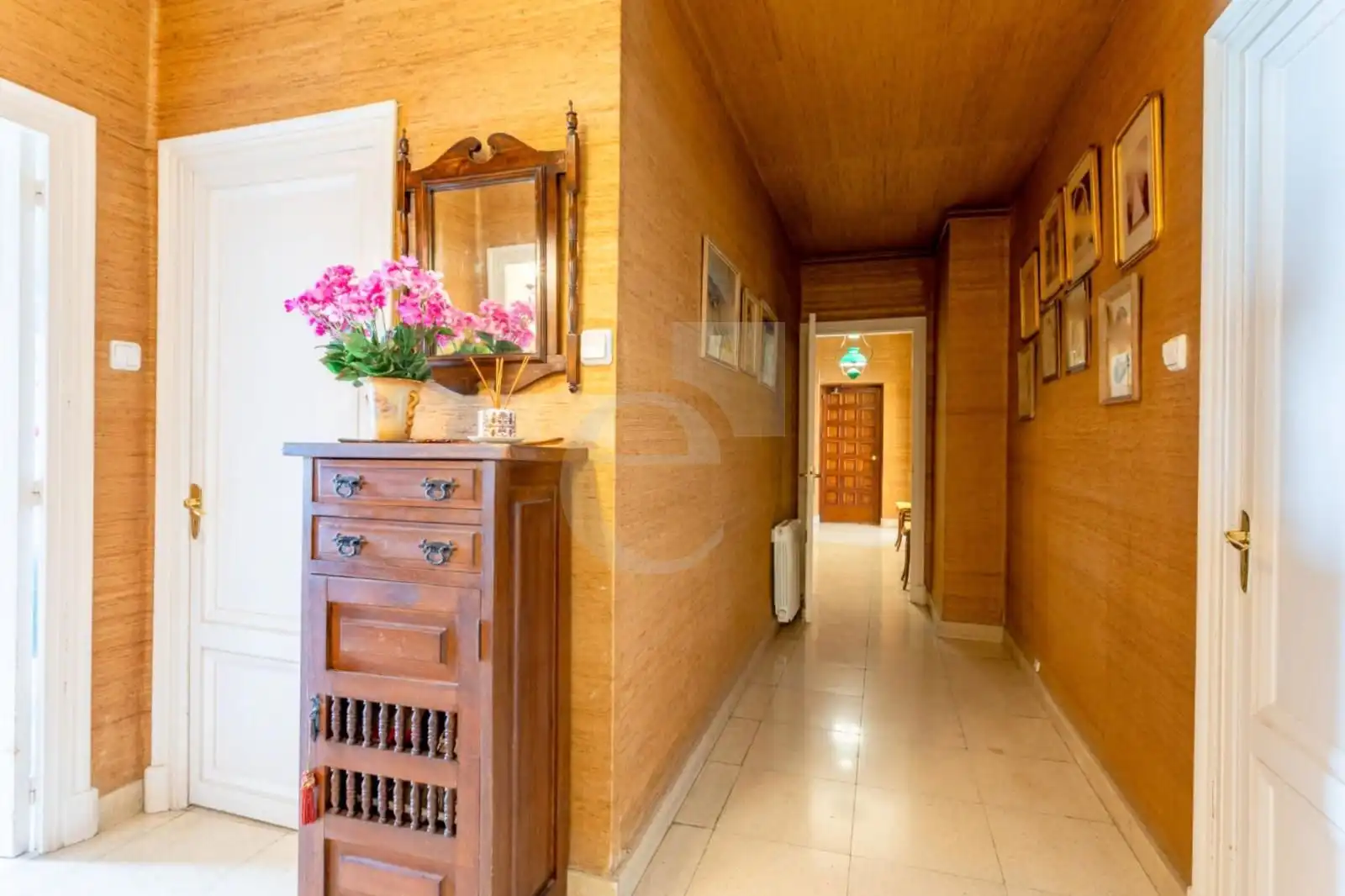 Wohnung zum Verkauf in Valencia mit Klimaanlage, Terrasse und Abstellraum