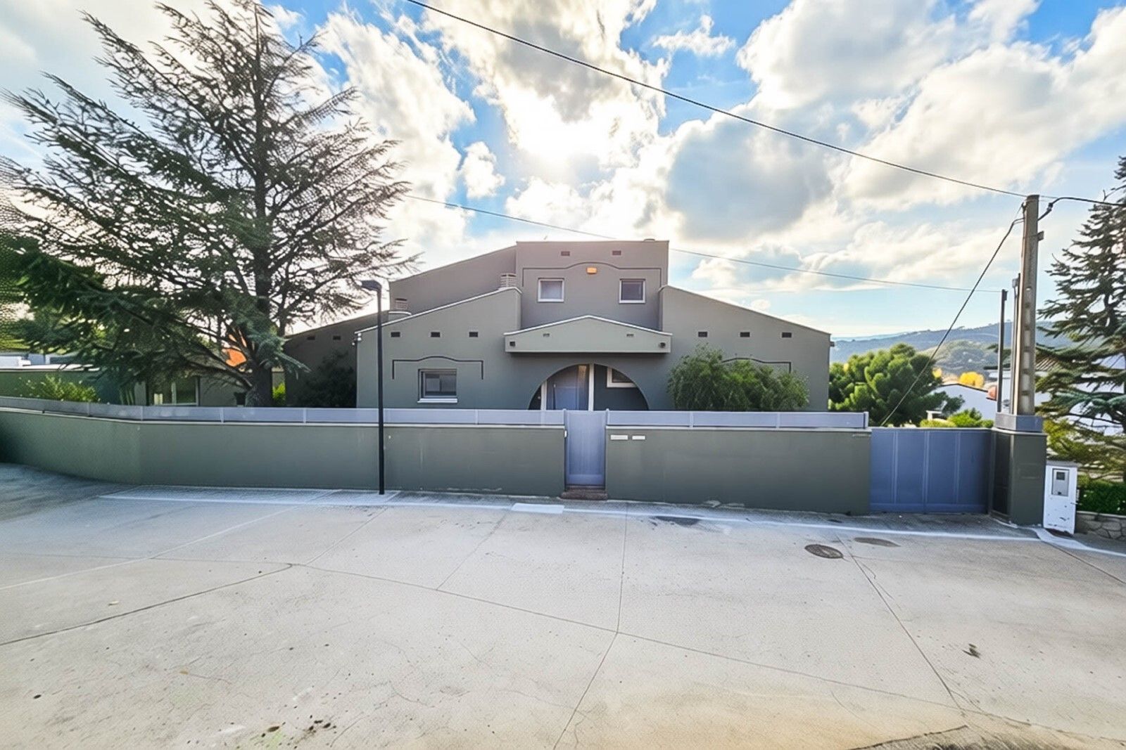 Vista exterior de Casa o xalet en venda en Terrassa amb Jardí privat, Terrassa i Piscina