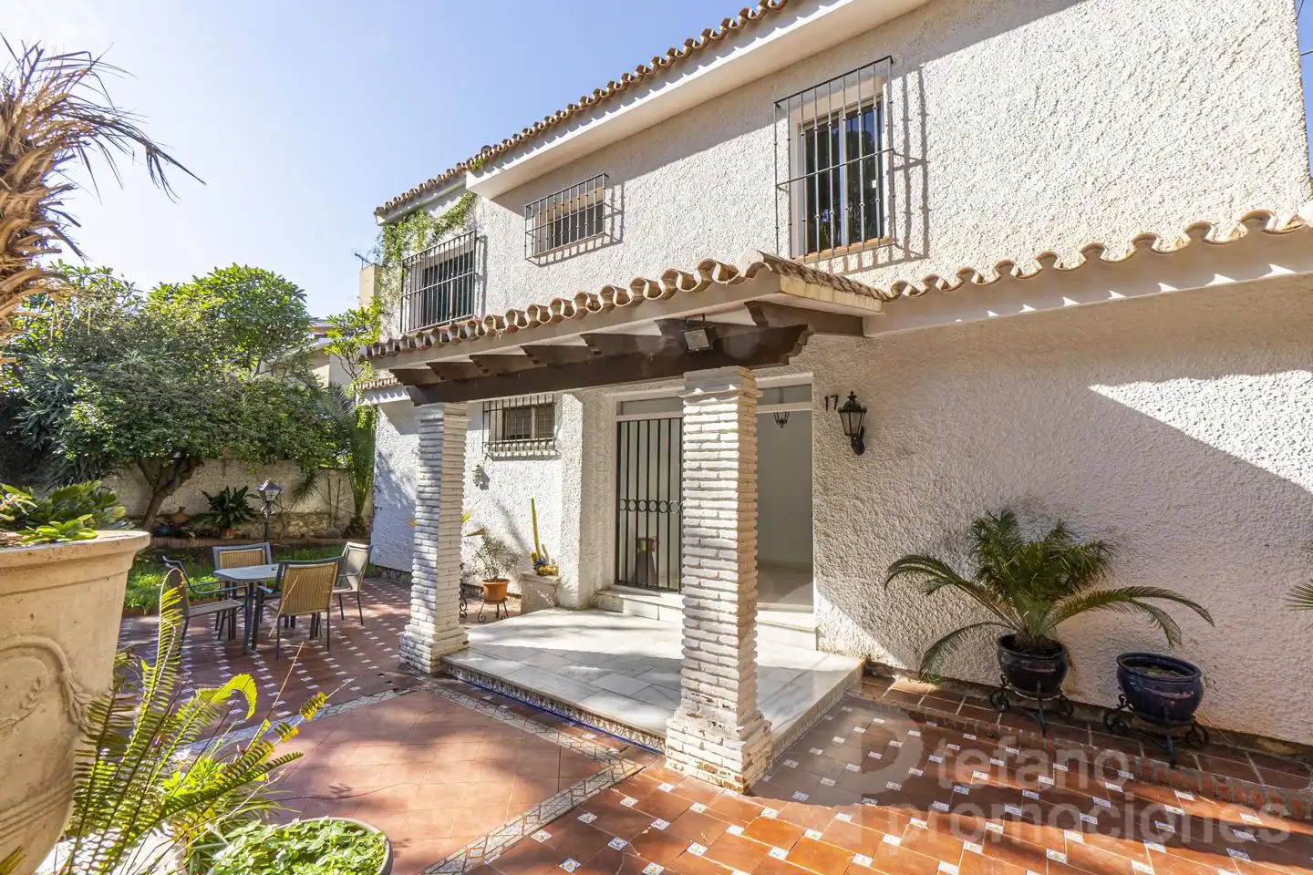 Vista exterior de Casa o xalet en venda en Málaga amb Aire condicionat, Jardí privat i Terrassa